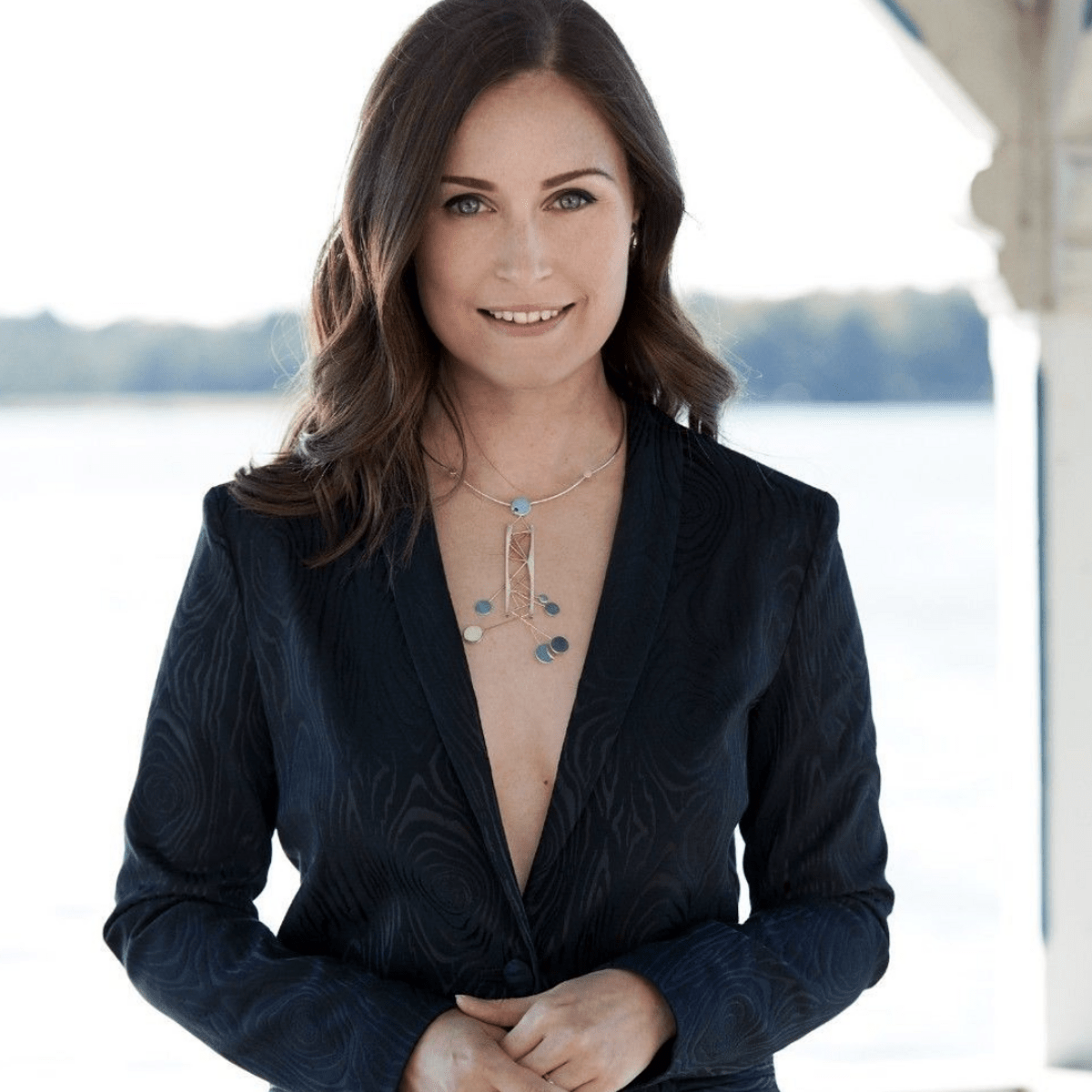 Με βαθύ ντεκολτέ και χωρίς σουτιέν, η Φινλανδή πρωθυπουργός προκαλεί σάλο  -Κύμα υποστήριξης στα social media [εικόνες] - iefimerida.gr