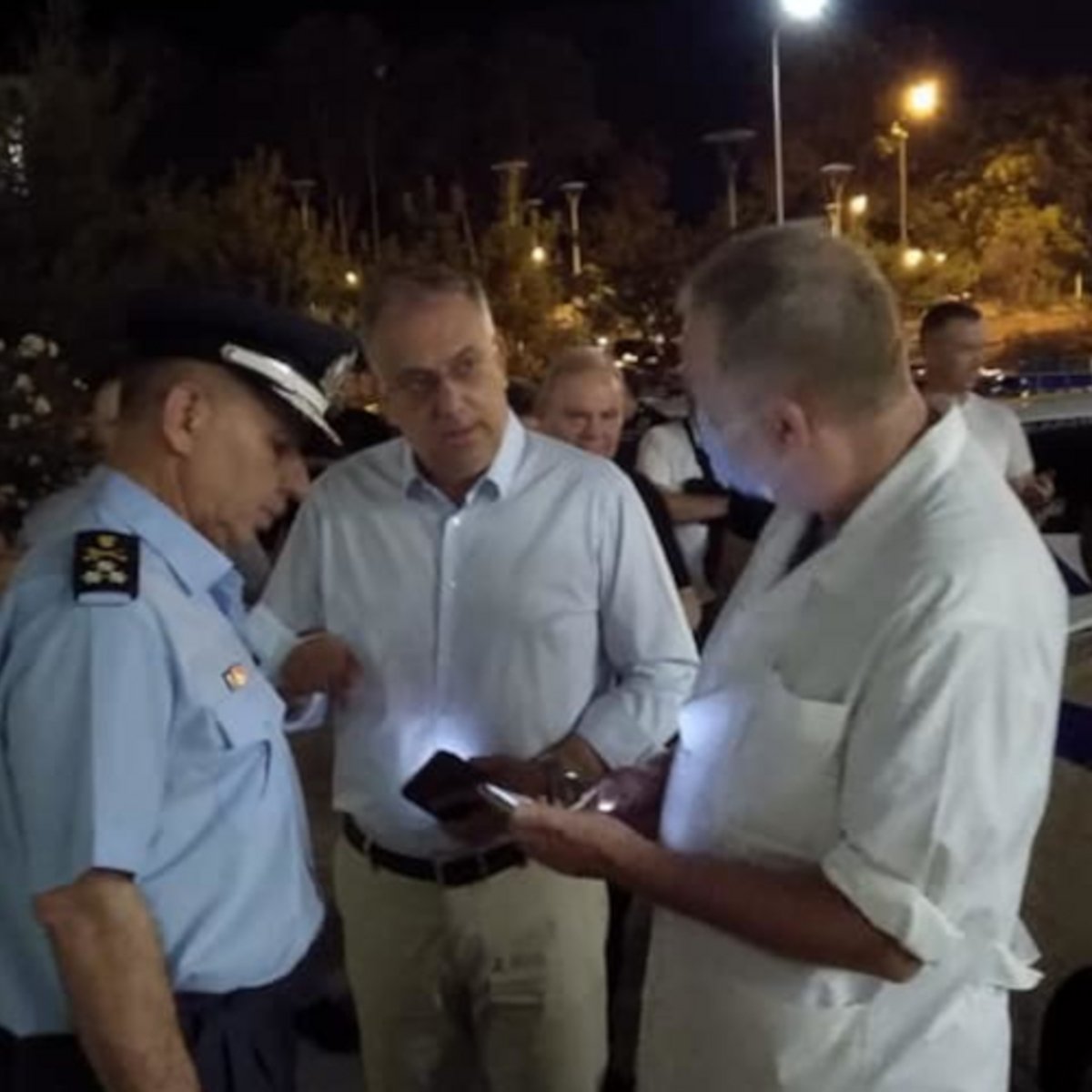 Στο πλευρό των αστυνομικών που τραυματίστηκαν στην αιματηρή συμπλοκή ο Θεοδωρικάκος -«Τους οφείλουμε πολλά» - iefimerida.gr