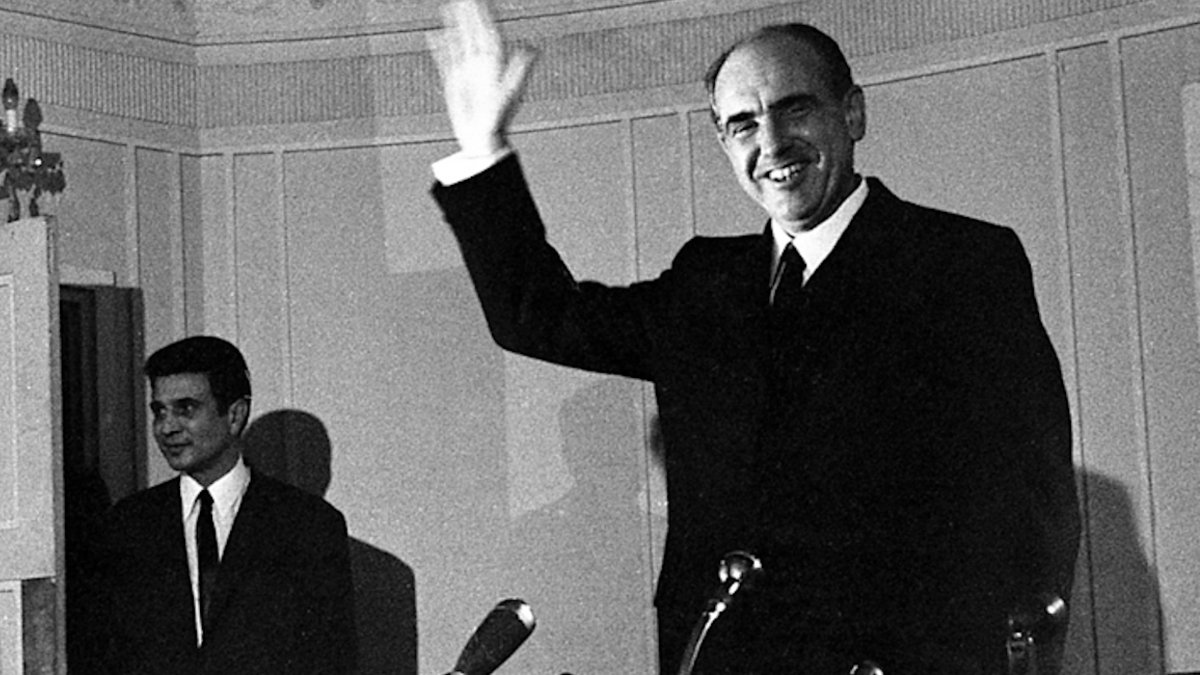 Ανέκδοτες φωτογραφίες: Ο Ανδρέας Παπανδρέου στο Παρίσι το 1968 -Η συνέντευξη στην οποία κατήγγειλε τη χούντα - iefimerida.gr