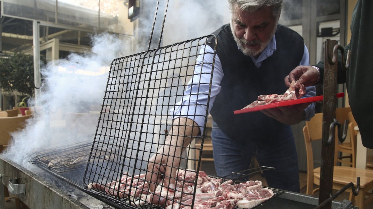 Τσικνοπέμπτη: Πόσο θα κοστίσει το φετινό τραπέζι