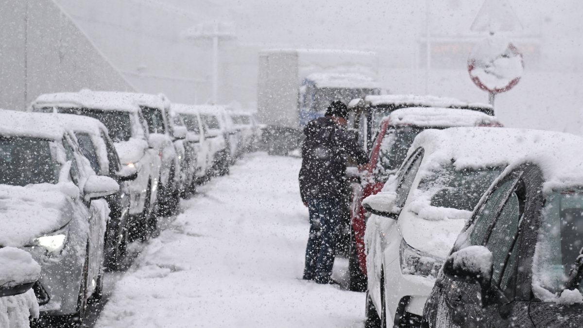 Η Αττική οδός για το χάος με τους εγκλωβισμένους οδηγούς: Εχουν διπλώσει νταλίκες -Απαραίτητες οι αλυσίδες | ΕΛΛΑΔΑ | iefimerida.gr