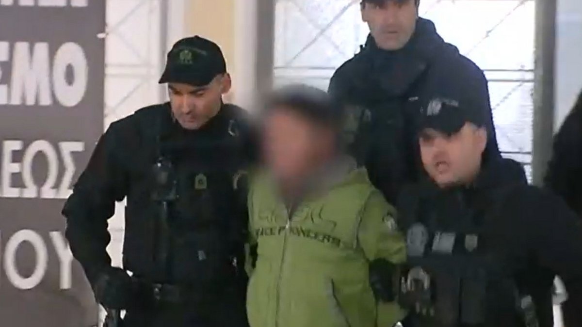 Προφυλακίστηκε ο κρεοπώλης: Του είπαν ότι βρέθηκε η σορός του Μπάμπη, αλλά  δεν ομολόγησε -Δείτε βίντεο - iefimerida.gr