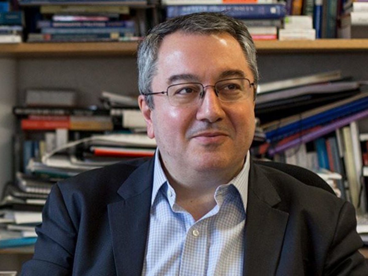 Ηλίας Μόσιαλος: Πώς έπεισε έναν οδηγό ταξί να εμβολιαστεί! | ΕΛΛΑΔΑ | iefimerida.gr