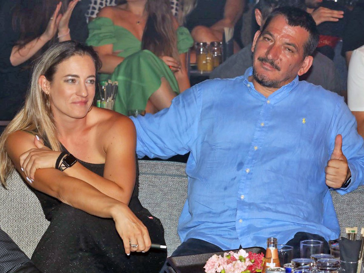 Έρωτας στα φουλ για Πύρρο Δήμο-Αφροδίτη Σκαφίδα, αγκαλιές στα μπουζούκια  [εικόνες] - iefimerida.gr