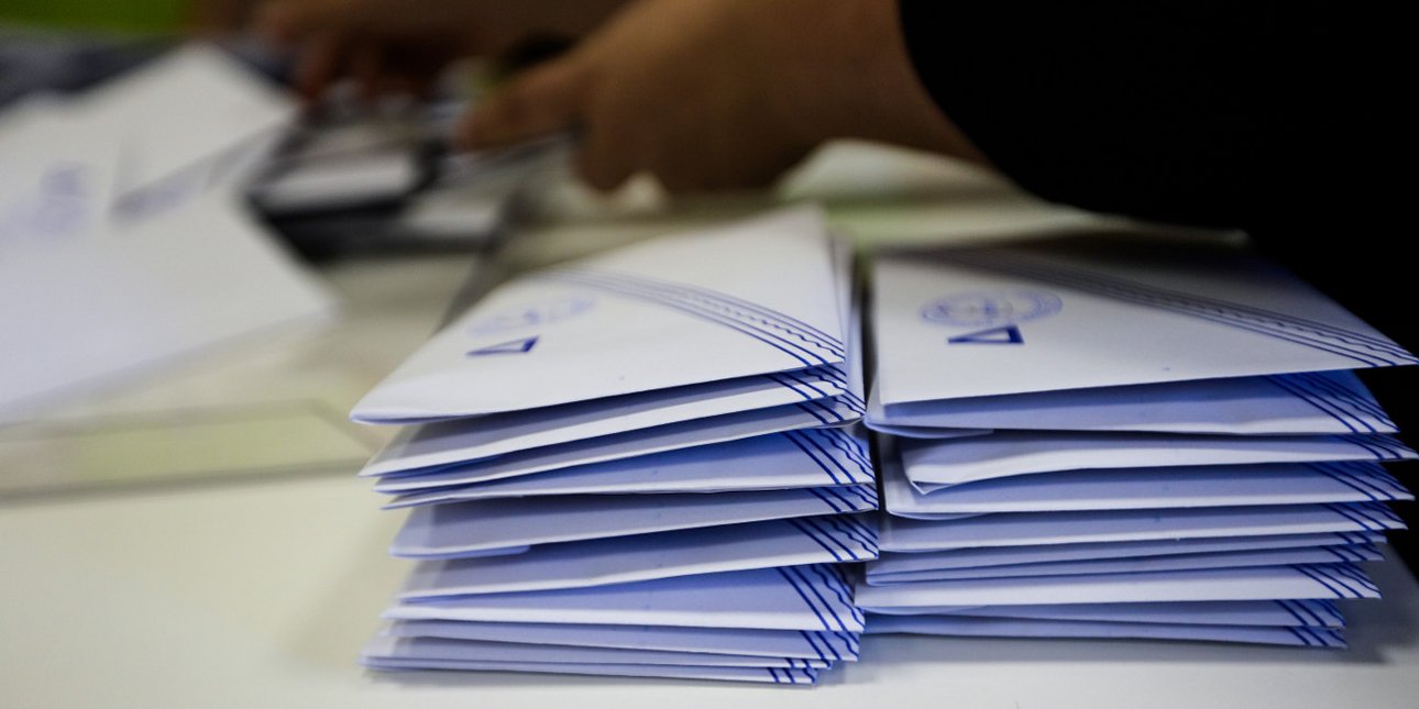 Δημοσκόπηση Interview: Σταθερή πρωτιά για ΝΔ με 26,5% -Δεύτερος ο Τσίπρας, τρίτο το ΠΑΣΟΚ -Καταρρέει το κόμμα Καρυστιανού