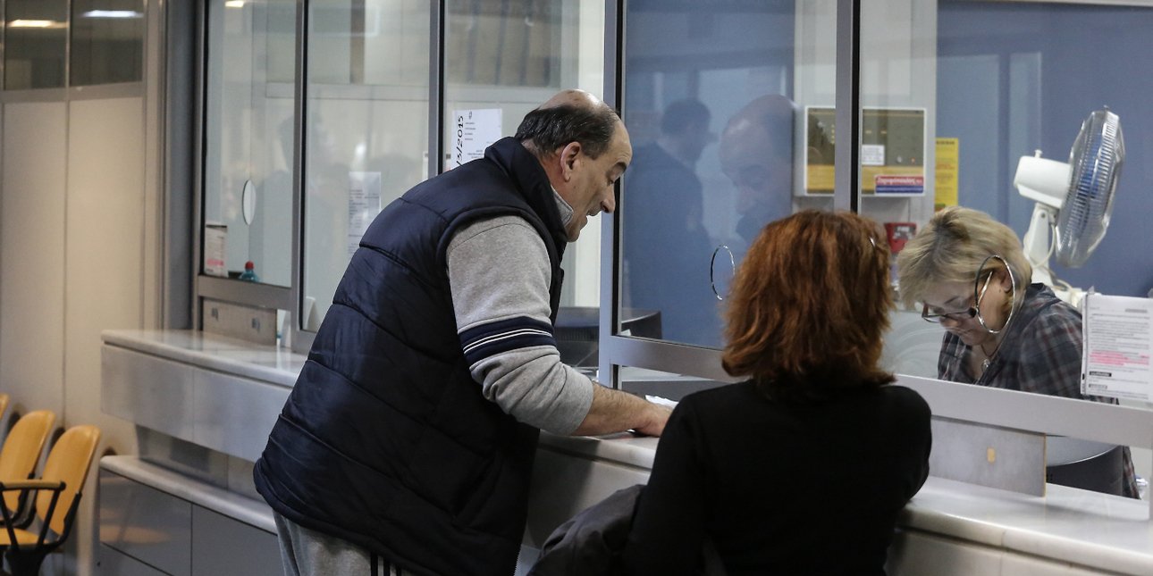 Δημόσιοι υπάλληλοι: Τα Χριστούγεννα τα 500 ευρώ που ανακοίνωσε ο πρωθυπουργός -Πότε θα γίνει και η αύξηση μισθών