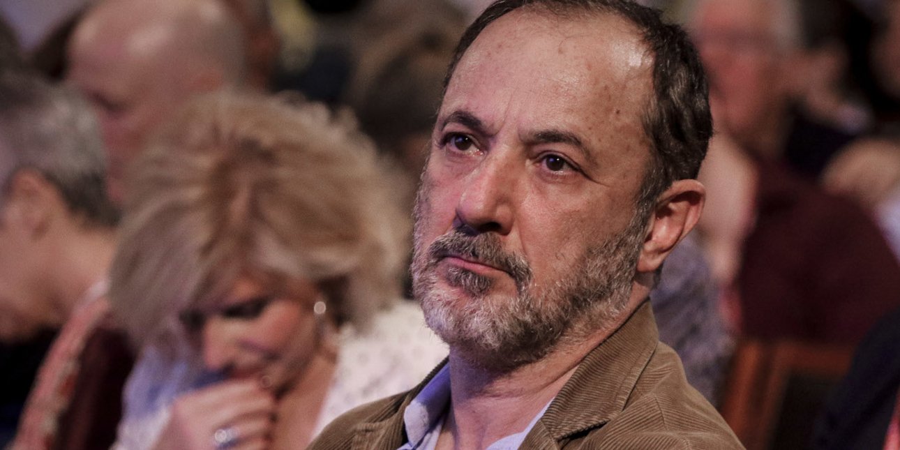 Στέλιος Μάινας: «Η ψυχοθεραπεία η δική μας ήταν το καφενείο, το μπιλιάρδο, οι φίλοι»