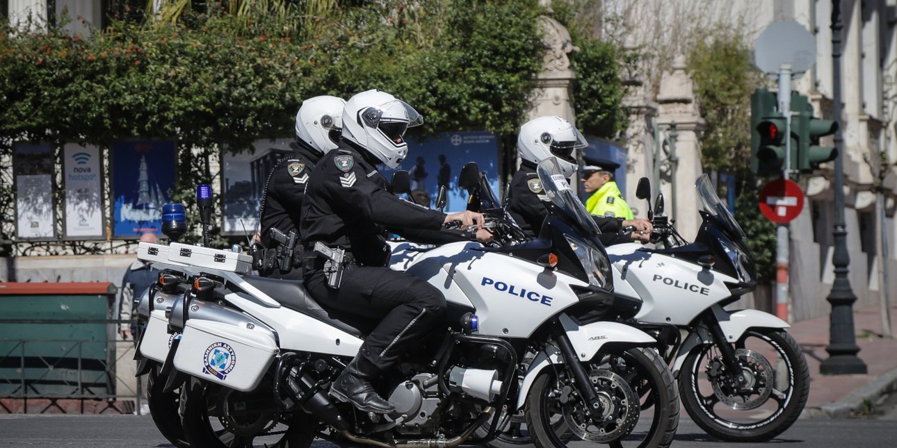 αστυνομικοί σε μοτοσικλέτες