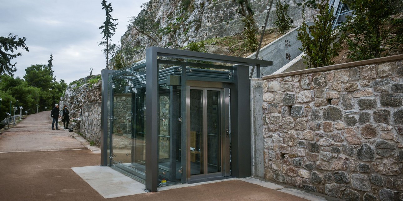 Επισημάνσεις του ΥΠΠΟ για τον ανελκυστήρα στην Ακρόπολη: Η συντήρηση δεν αποτελεί ένδειξη αδυναμίας ή βλάβη