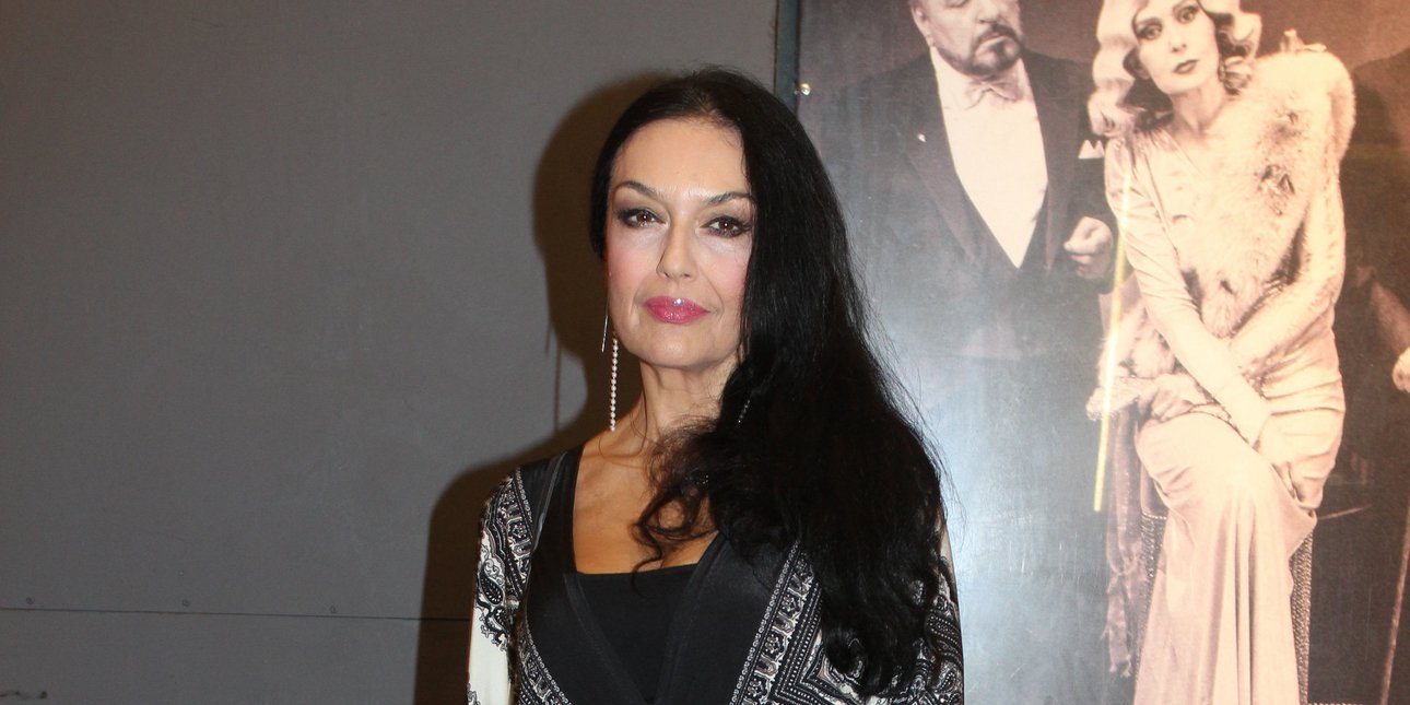 Ελένη Φιλίνη: «Πιστεύω ότι το φλερτ πρέπει να υπάρχει ακόμα και όταν υπάρχει μια σχέση»