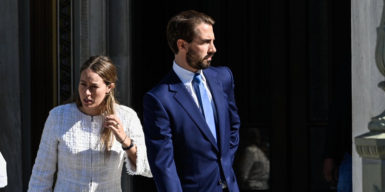 Νίνα… σκέτο! Ούτε Φλορ ούτε Ντε Γκρες-Γιατί άλλαξε την υπογραφή της η σύζυγος του Φίλιππου