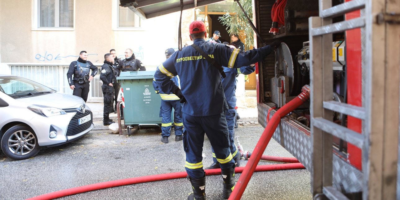 Συναγερμός στη Θεσσαλονίκη: Ξέσπασε φωτιά σε διαμέρισμα πάνω