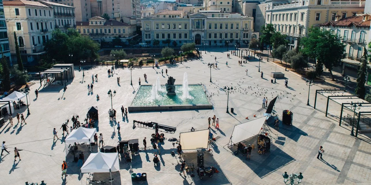 https://www.iefimerida.gr/sites/default/files/styles/big_article_image/public/2022-01/athina-girismata-seira-plateia-kotzia-amazon-prime.jpg.webp?itok=-rrMj-ni