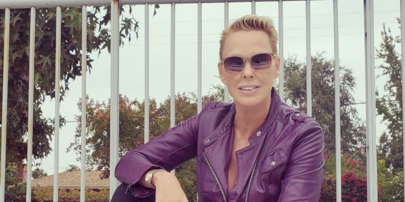 Η Μπριγκίτε Νίλσεν με κοντό σορτσάκι και ψηλές, δερμάτινες μπότες