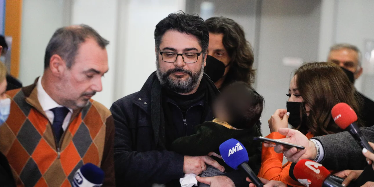 Στην Ελλάδα ο πρόξενος της Μαριούπολης Μανώλης Ανδρουλάκης Στην Ελλάδα ο πρόξενος της Μαριούπολης Μανώλης Ανδρουλάκης