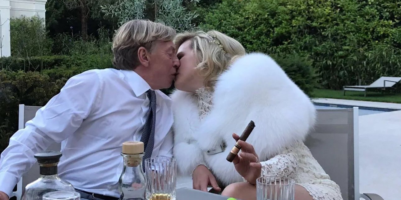 The Ukrainian tycoon with his wife