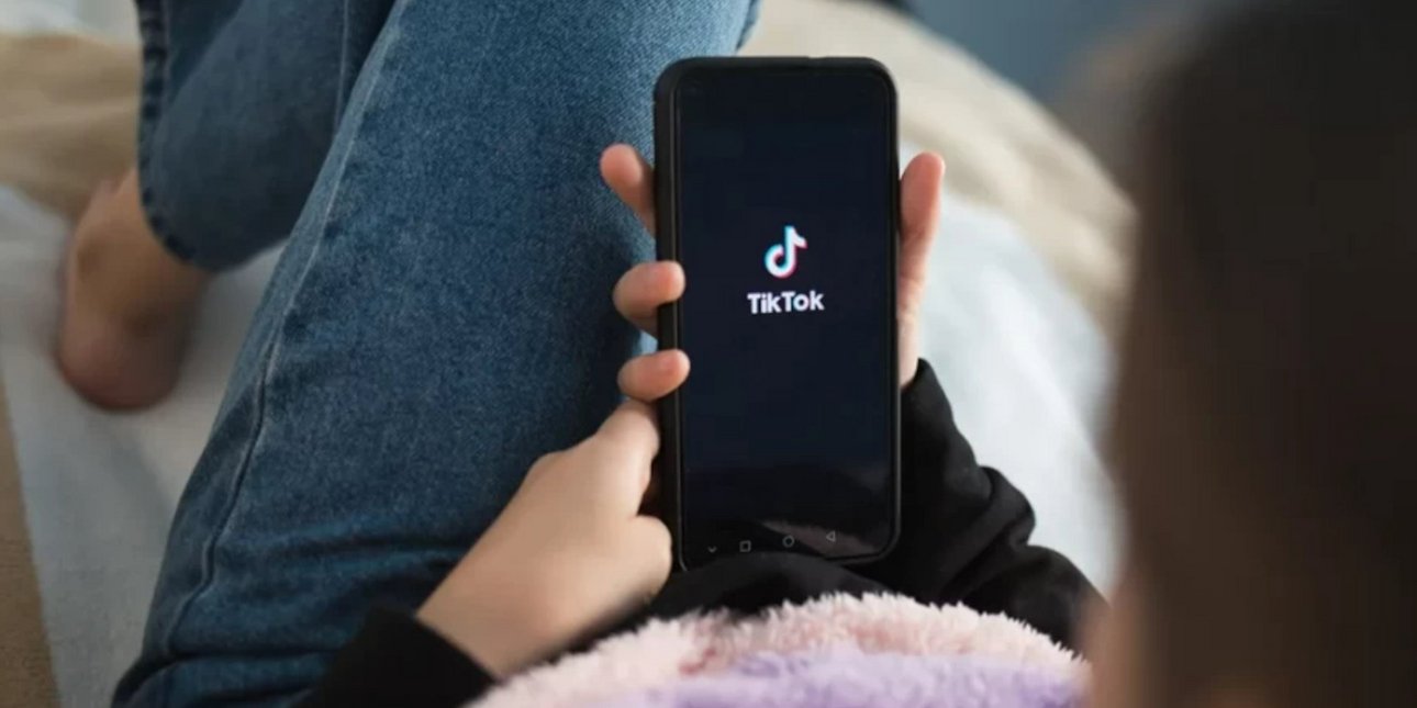 «Blackout Challenge» Τι είναι η ανησυχητική τάση του TikTok για τους