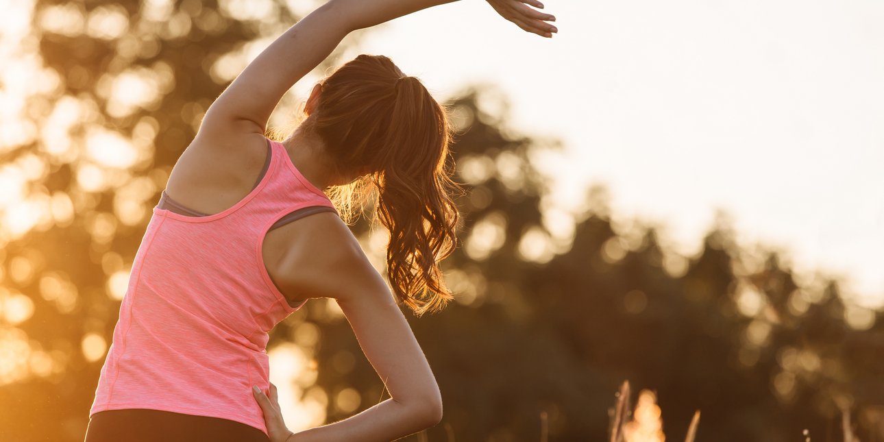 Ξεχάστε τη σανίδα: Η προπόνηση κοιλιακών των ’90s που είναι πιο αποτελεσματική