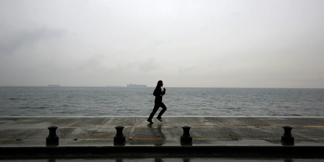 Χαλάει ο καιρός σήμερα και πέφτει η θερμοκρασία -Πού θα σημειωθούν βροχές και καταιγίδες