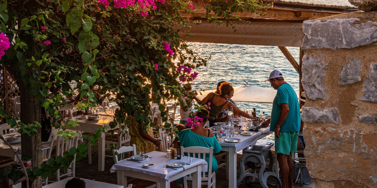 Κοινωνικός Τουρισμός για συνταξιούχους και ελεύθερους επαγγελματίες -Από Δευτέρα οι αιτήσεις, οι δικαιούχοι