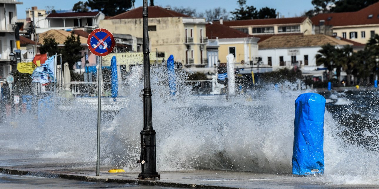 Καιρός: Σε red alert η χώρα, θυελλώδεις άνεμοι ως και 9 μποφόρ -Πού υπάρχει ακραίος κίνδυνος για πυρκαγιές