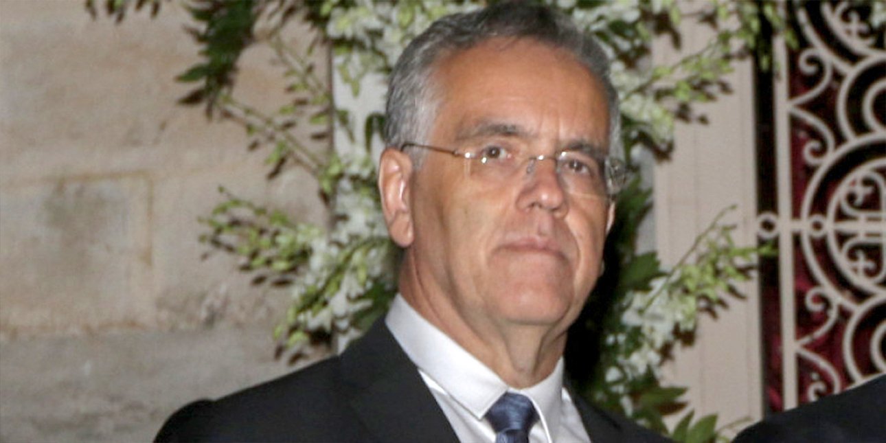 Κουκουλοφόροι επιτέθηκαν στο σπίτι του Ισίδωρου Ντογιάκου -Πέταξαν μπογιές, αναποδογύρισαν αυτοκίνητο