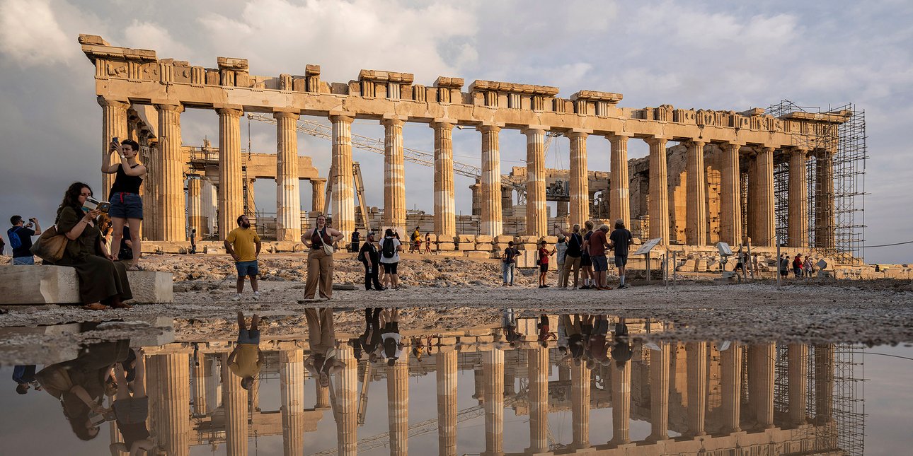 Greece's Debt Set to Keep Falling Even Under Adverse Scenario, ESM Finds