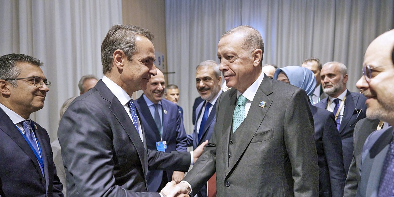 Φωτογραφία από τη συνάντηση Μητσοτάκη-Ερντογάν στο Βίλνιους