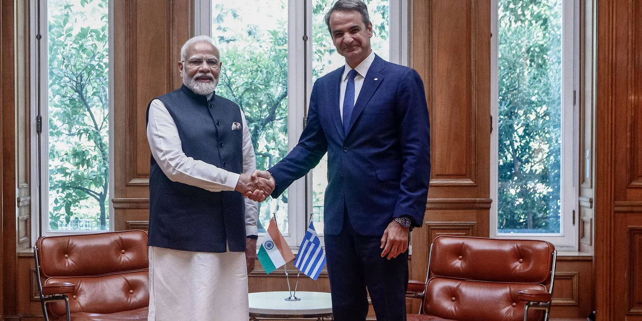 https://www.iefimerida.gr/sites/default/files/styles/big_article_image/public/2023-08/modi-mitsotakis-maximou-25-8-2023-b.jpg.webp?itok=VtDYt37o