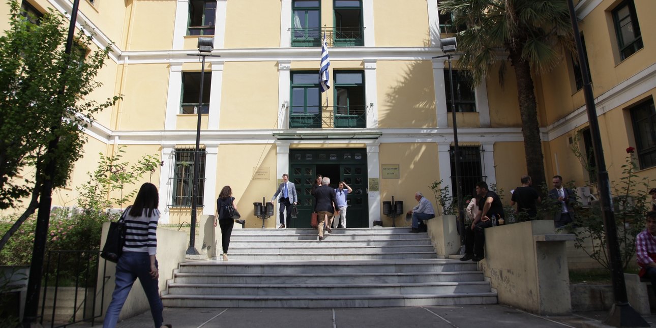 Αθωώθηκε ο σύζυγος της γνωστής δημοσιογράφου για ενδοοικογενειακό επεισόδιο -«Το θέμα πρέπει να λυθεί με ηρεμία», τι κατέθεσε εκείνη