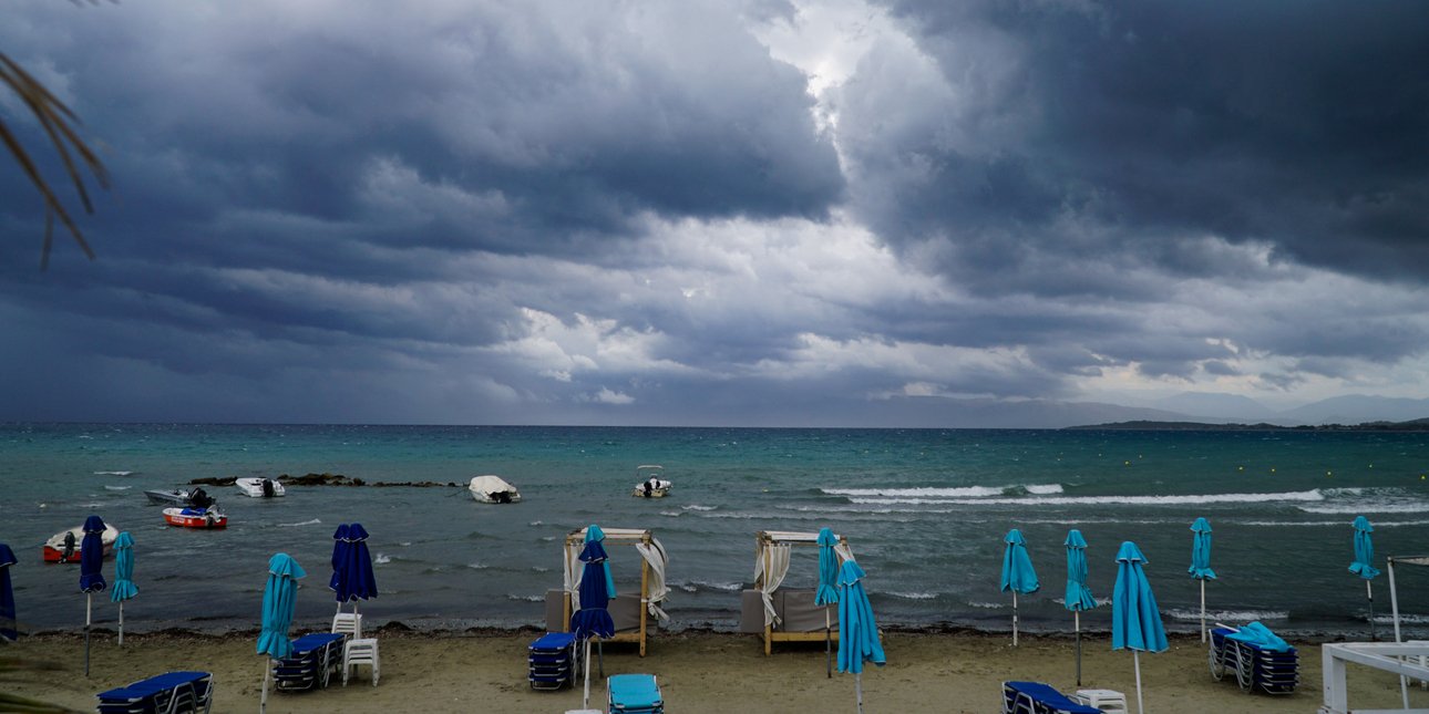 Σε εξέλιξη η κακοκαιρία Daniel που σαρώνει μεγάλο μέρος της χώρας