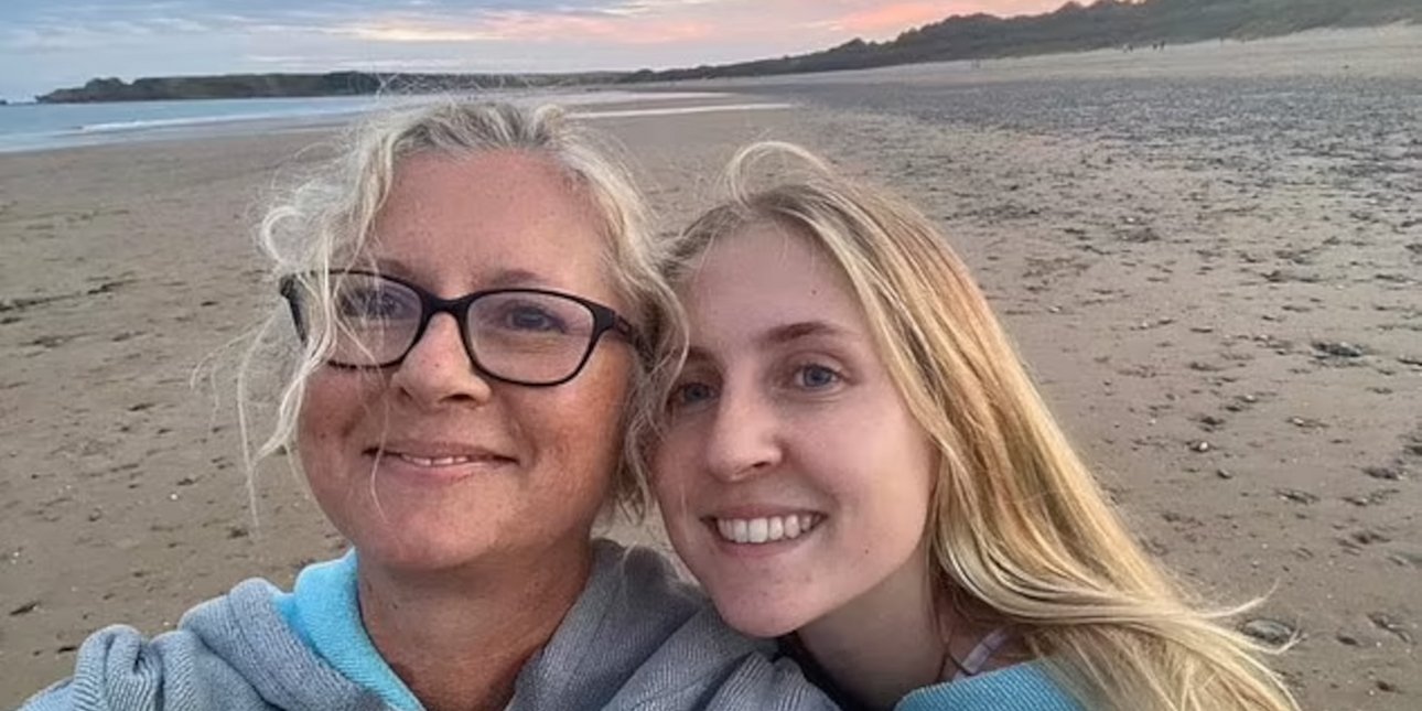 Μητέρα και κόρη πριν την περιπέτειά τους