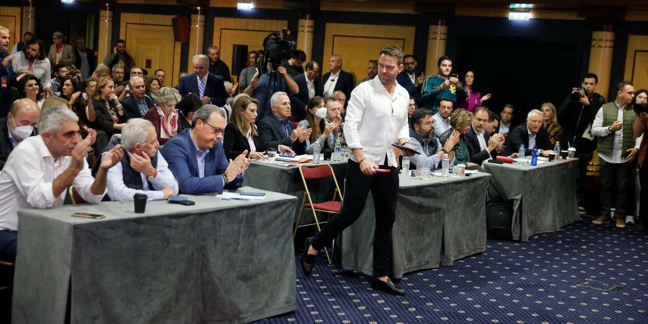 Ο Στέφανος Κασσελάκης στην ΚΕ του ΣΥΡΙΖΑ