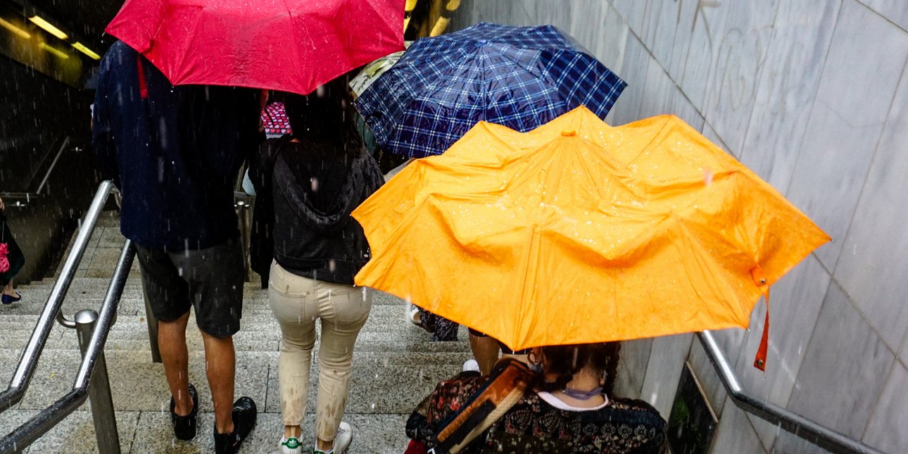 Καιρός: Βροχές, καταιγίδες και πτώση της θερμοκρασίας -Πού θα είναι έντονα τα φαινόμενα