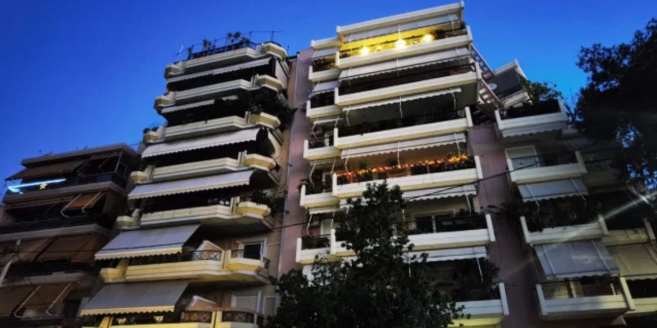 Η πολυκατοικία που έγινε το φονικό στη Νέα Σμύρνη με θύμα έναν 16χρονο