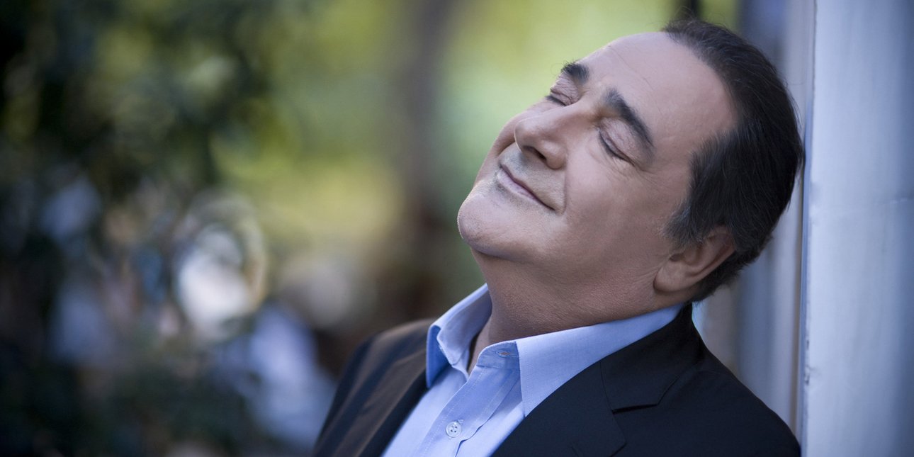 Βασίλης Καρράς: Κυκλοφόρησαν δώδεκα νέα τραγούδια του! Συγκίνηση στους φαν του αξέχαστου τραγουδιστή