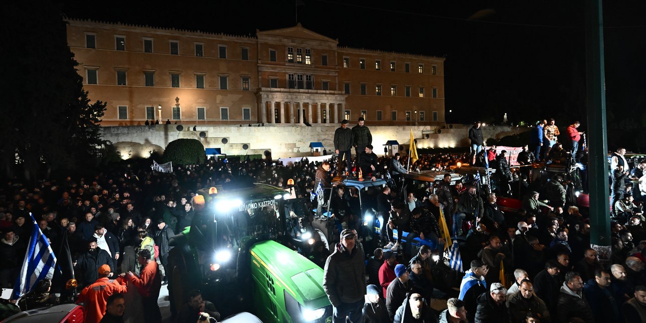 Ολονυχτία αγροτών στο Σύνταγμα 