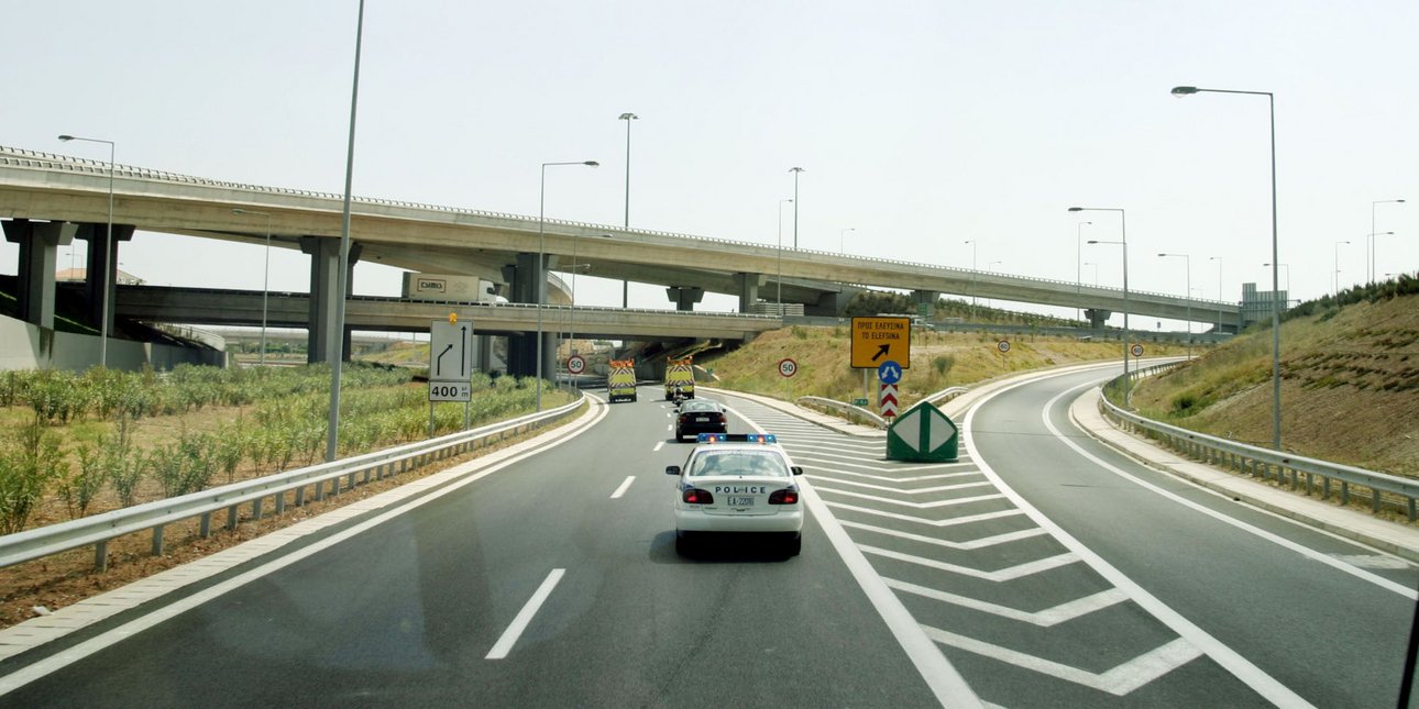 Συνελήφθη 90χρονος που οδηγούσε στο αντίθετο ρεύμα της Αττικής Οδού -Η άδεια οδήγησης είχε λήξει από το 2018