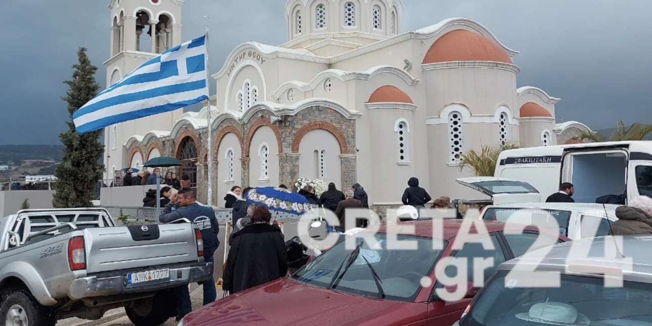 Κρήτη: Θρήνος στην κηδεία του 33χρονου που σκοτώθηκε από φωτοβολίδα (εικόνες) 6 khdeia manolis.jpg
