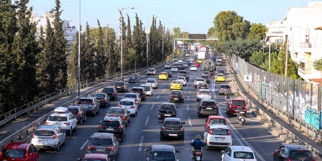 Αυξημένη η κίνηση στους δρόμους -Στο «κόκκινο» ο Κηφισός, καθυστερήσεις στην Αττική οδό