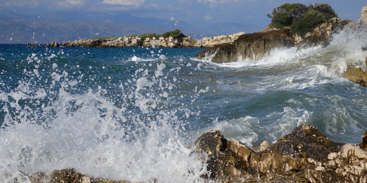 Meltemi Winds Up to 6 Beaufort and Flash Flood Risk in the N