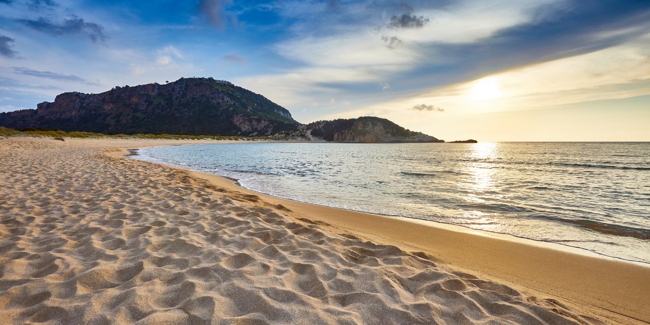 Αυτές είναι οι «Απάτητες Παραλίες» για το 2026: Άλλες 13 στη λίστα, δείτε και τις 251 -Απαγορεύονται ομπρέλες και ξαπλώστρες