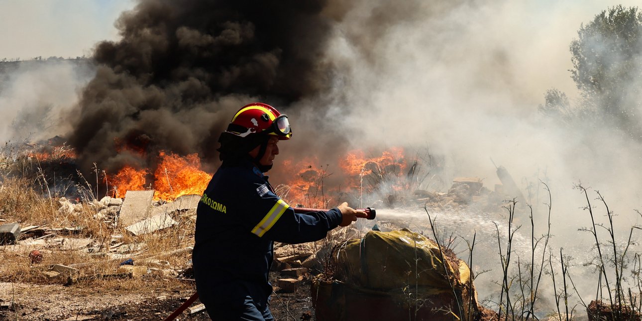 Σε συναγερμό πυροσβεστική και πολιτική προστασία για τον κίνδυνο πυρκαγιών λόγω ζέστης και ανέμων 