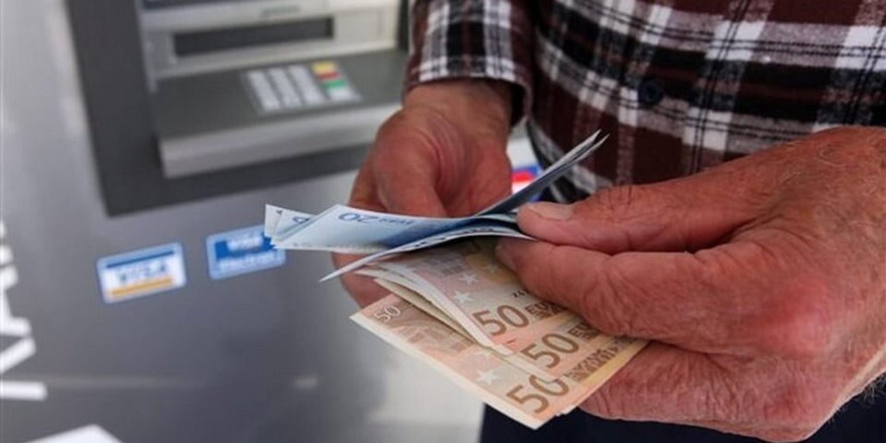 ΑΑΔΕ: «Ραβασάκια» σε χιλιάδες συνταξιούχους για αναδρομικά του 2020 - Τι φόρο θα κληθούν να πληρώσουν