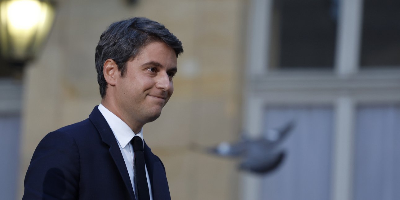 Γαλλία: Ο πρώην πρωθυπουργός Γκαμπριέλ Ατάλ κυκλοφορεί βιβλίο κι ετοιμάζεται για την κούρσα για το Ελιζέ