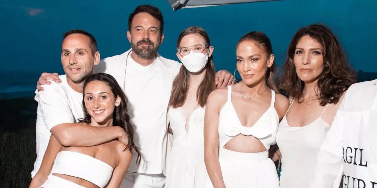 Η κόρη του Μπεν Άφλεκ με μάσκα