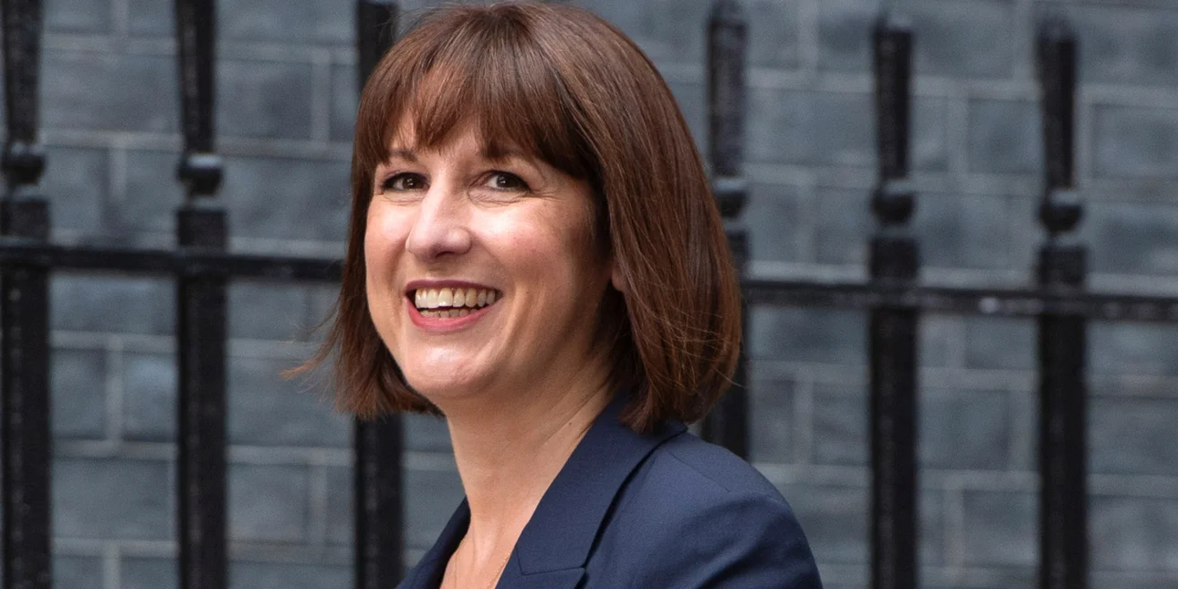 ypoik vretanias reeves.jpg