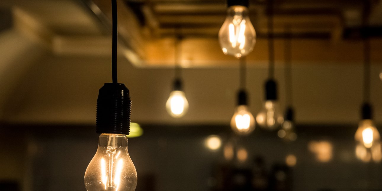 Ρεύμα: Ανοδικά όλα τα πράσινα τιμολόγια Απριλίου -Αναλυτικά οι χρεώσεις των προμηθευτών