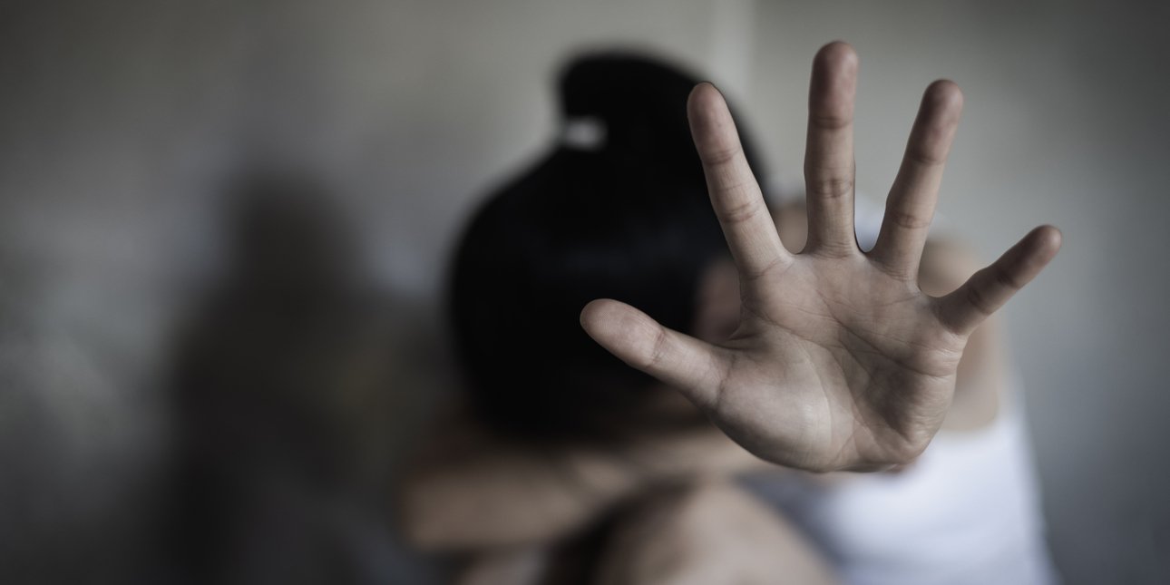 Λάρισα: Δύο χρόνια φυλάκιση σε άνδρα για επίθεση στην έγκυο σύντροφό του