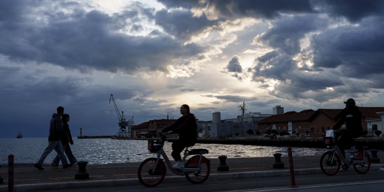 Με άστατο καιρό ξεκινά η εβδομάδα: Βροχές, καταιγίδες και 26άρια -Οι περιοχές που θα επηρεαστούν